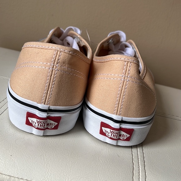 Vans - Picture 6 of 9